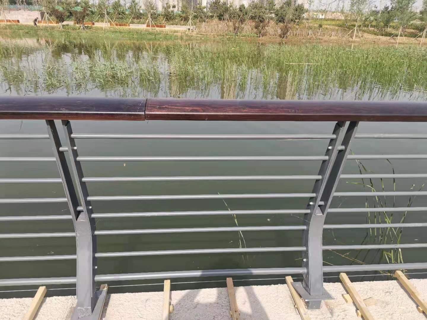 定西市桥梁防撞护栏铝合金护栏 - 方案